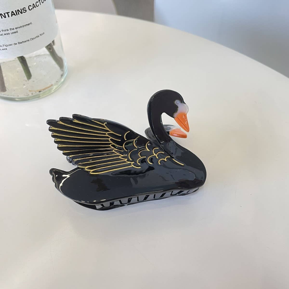 FASHIONABLE WHITE SWAN ACETIC ACID HAIR CLIP