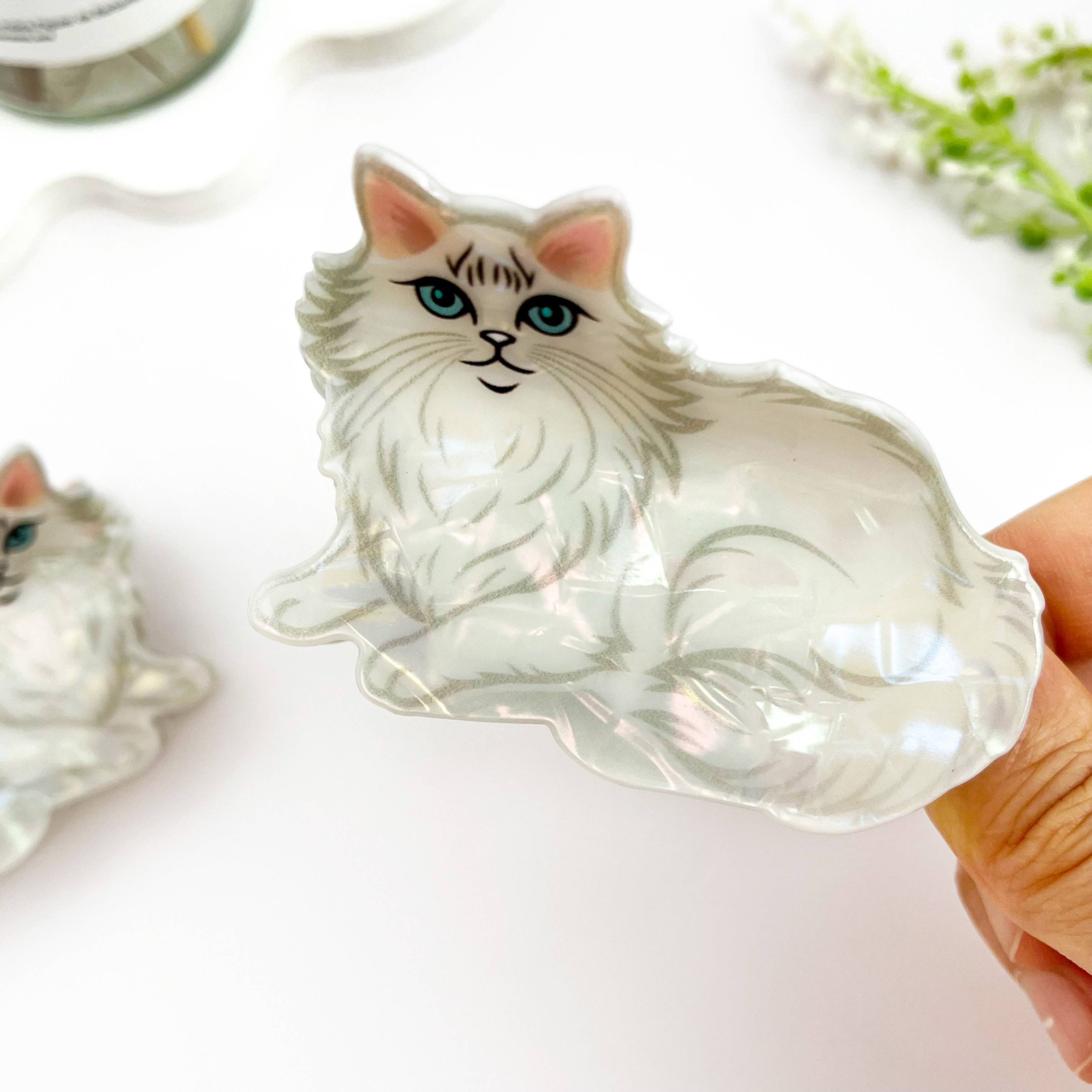 🐱 Elegant Persian Cat Hair Claw – Feline Chic Clip 💫: White