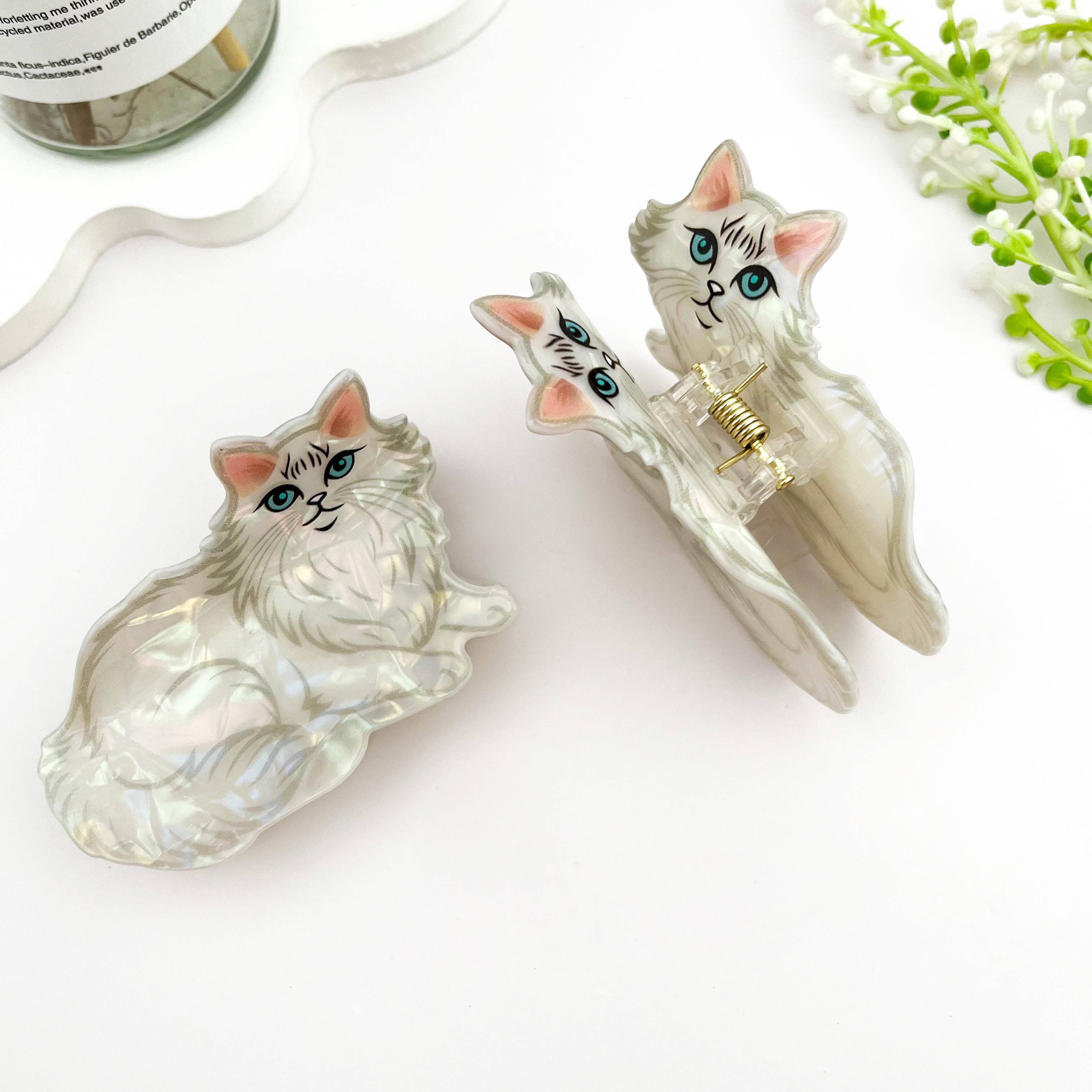 🐱 Elegant Persian Cat Hair Claw – Feline Chic Clip 💫: White