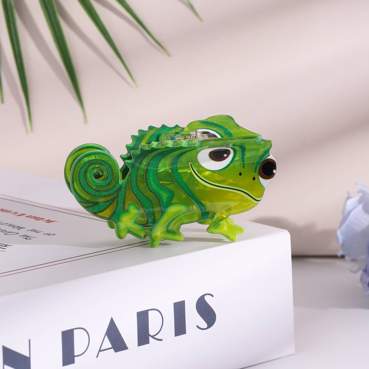 Cartoon Green Chameleon Reptile Hair Claw: Green