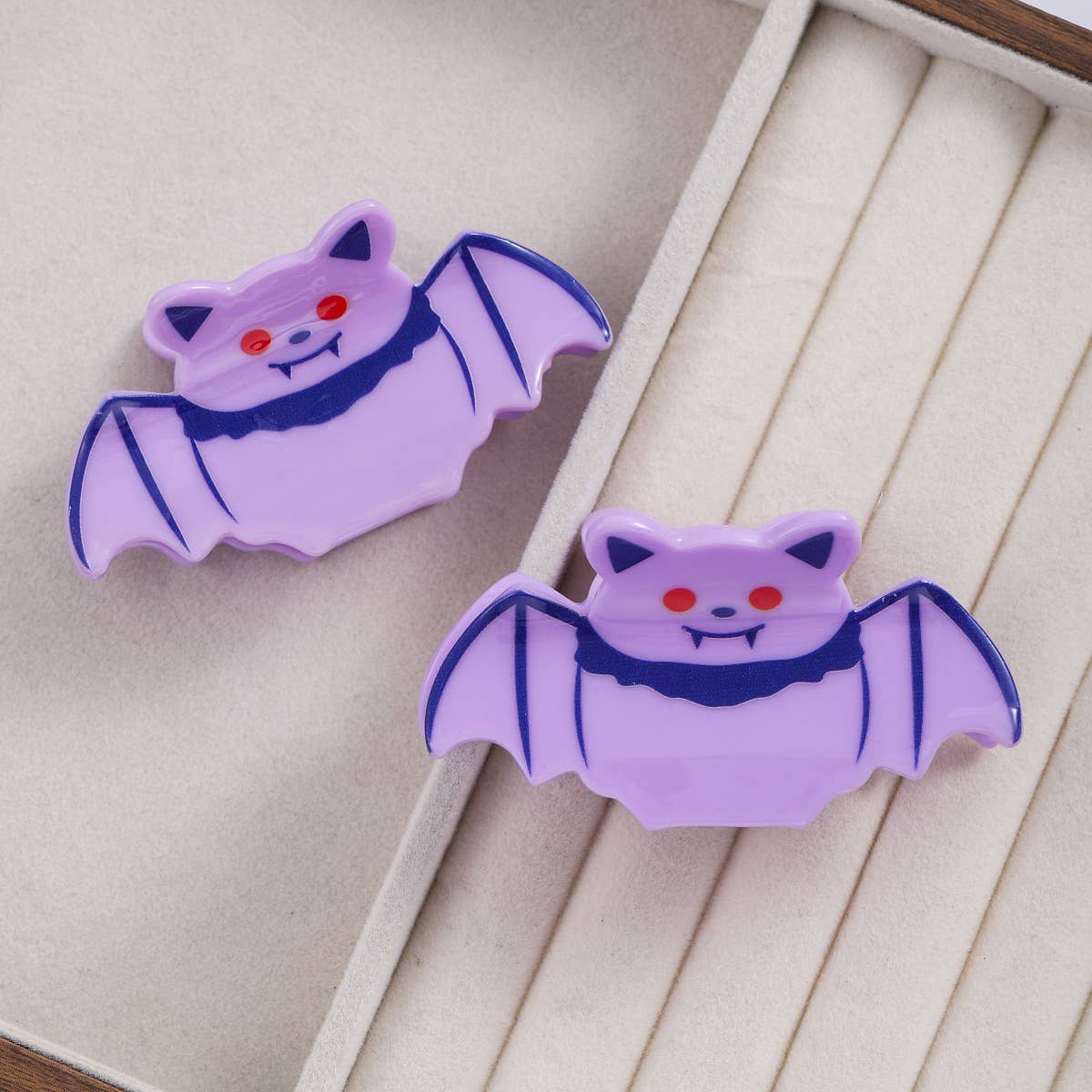 Cartoon Purple Bat Hair Claw Clip Halloween Accessory: Purple