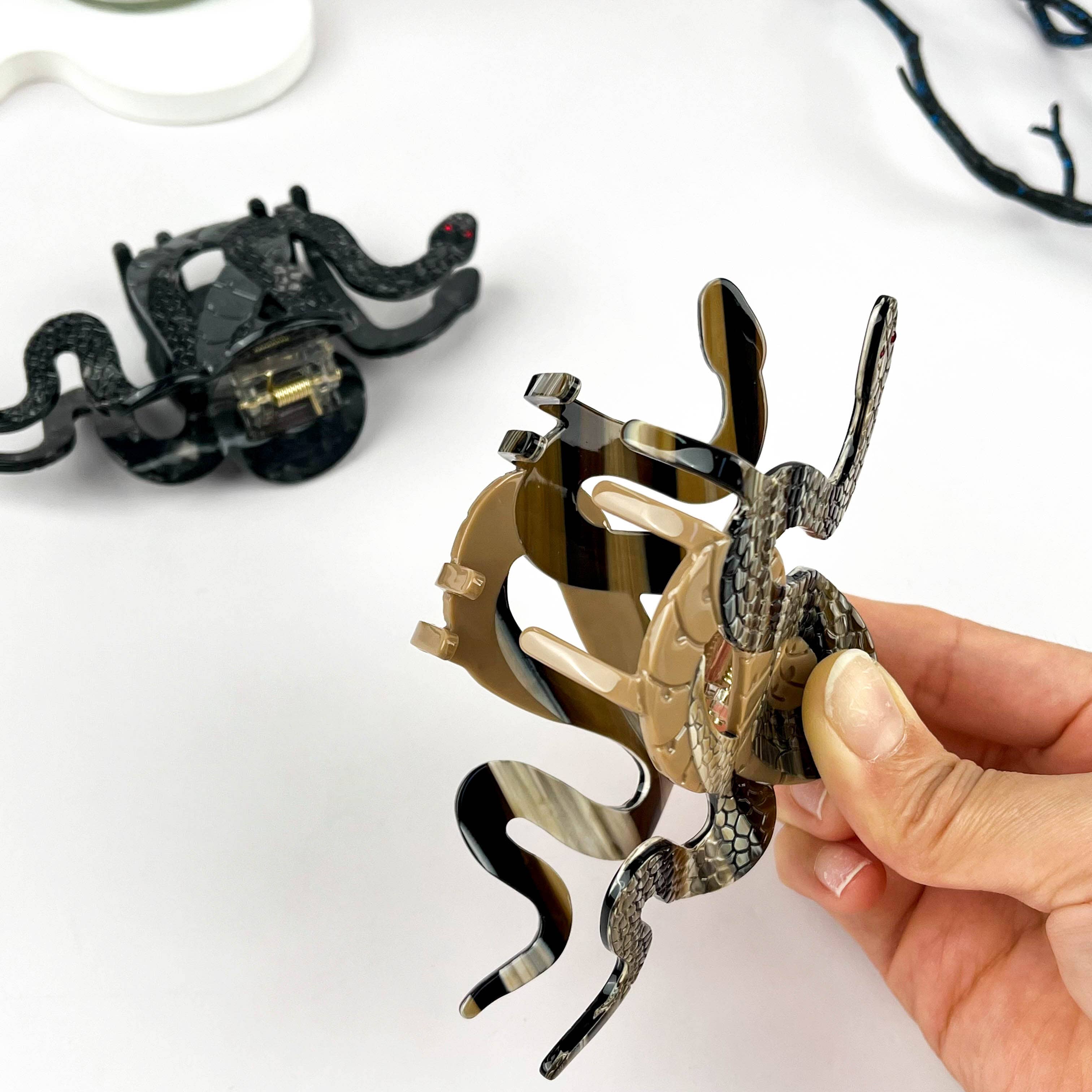Two-color Snake Hair Clip, Acetate Animal Claw Clip: Gray