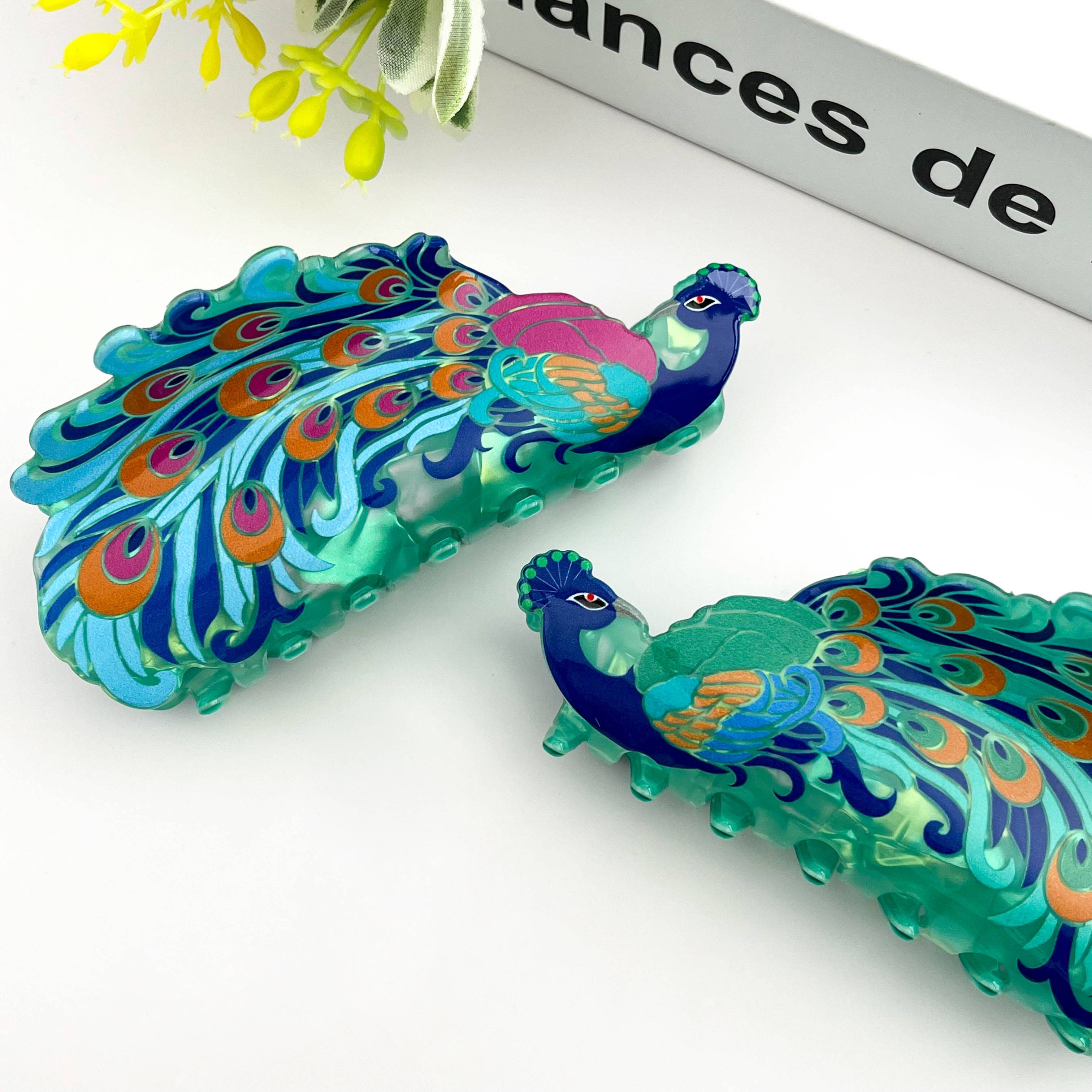 Creative Fashion Bat Alloy Hair Claw Clip –Edgy Animal Style: Green