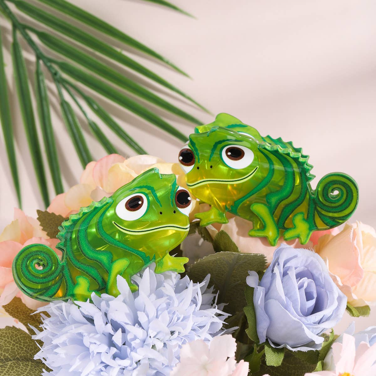 Cartoon Green Chameleon Reptile Hair Claw: Green