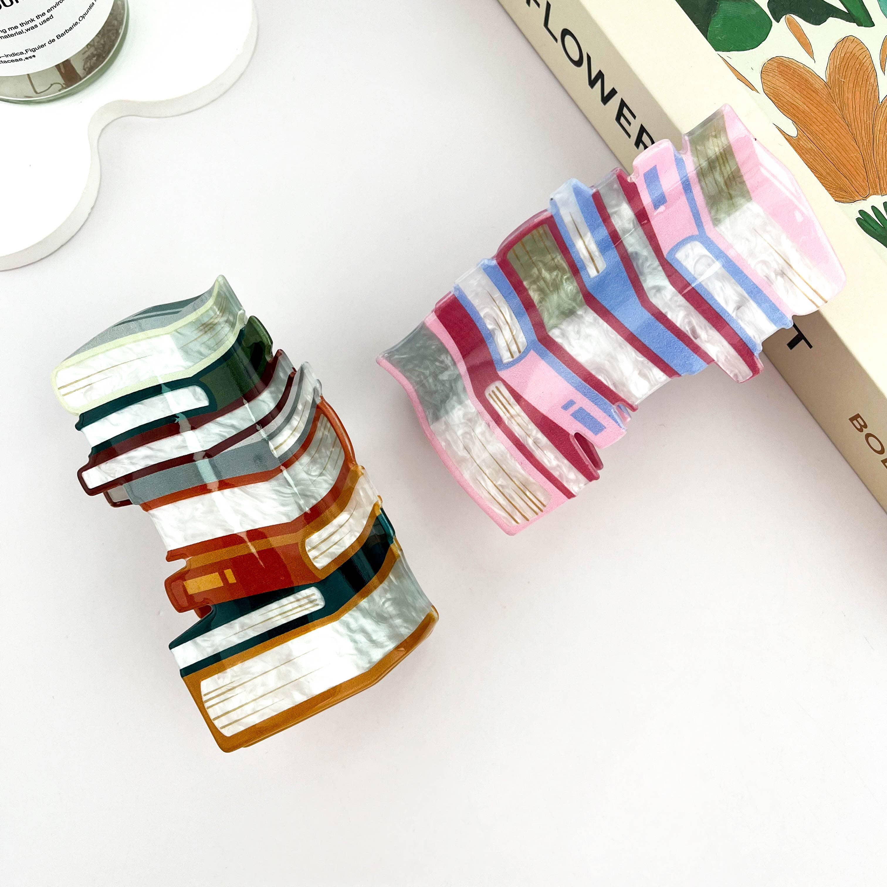 Oversize Lost in Ocean Books Hair Claw Clip: A