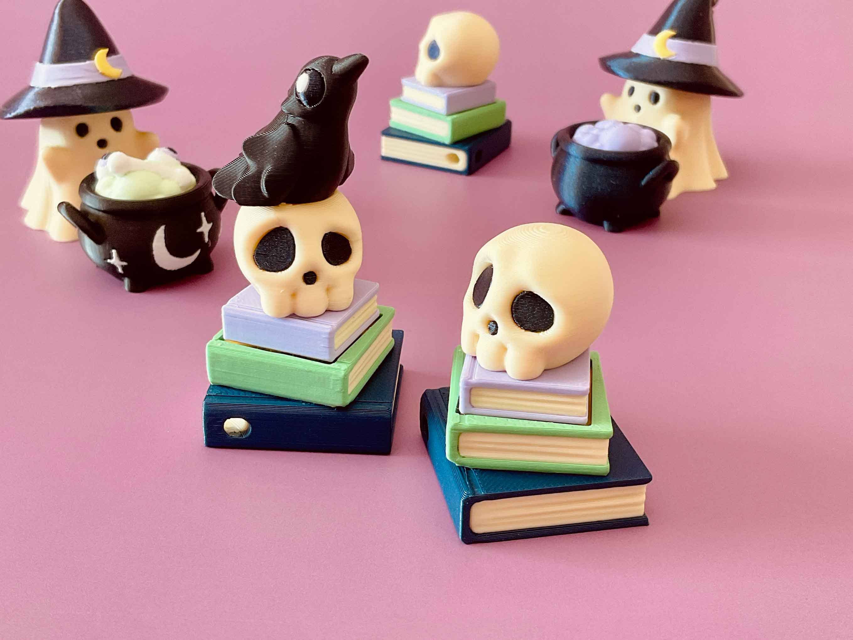 Witch’s Lair Halloween Clicker 3D Printed Fidget Keychain: Raven on Skull on Books