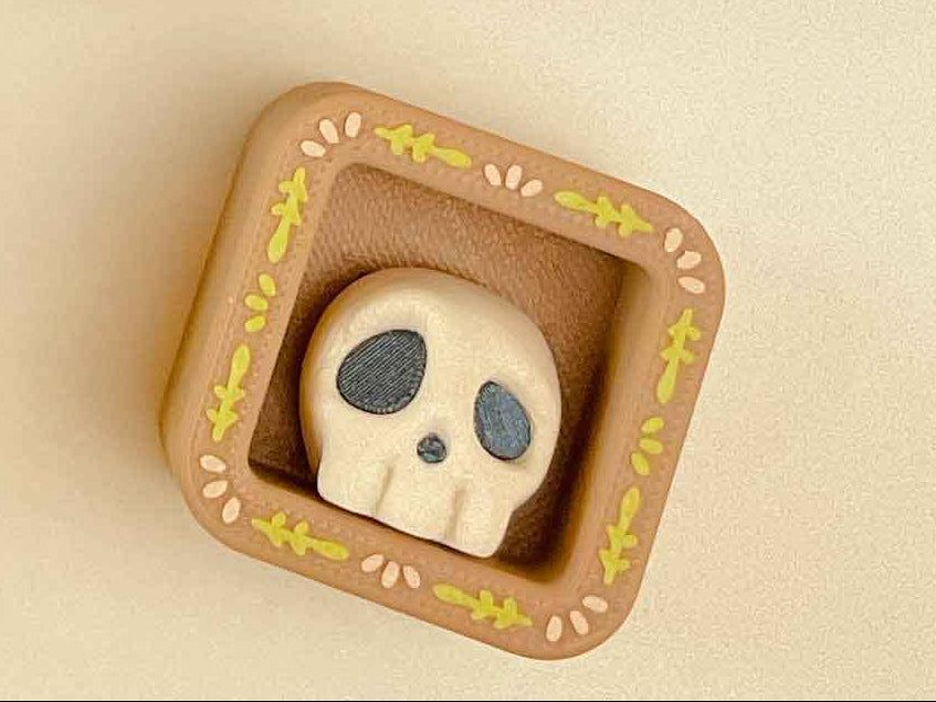 Mini Book Nook Clicker 3D Printed Fidget Keychain: Spooky Skull