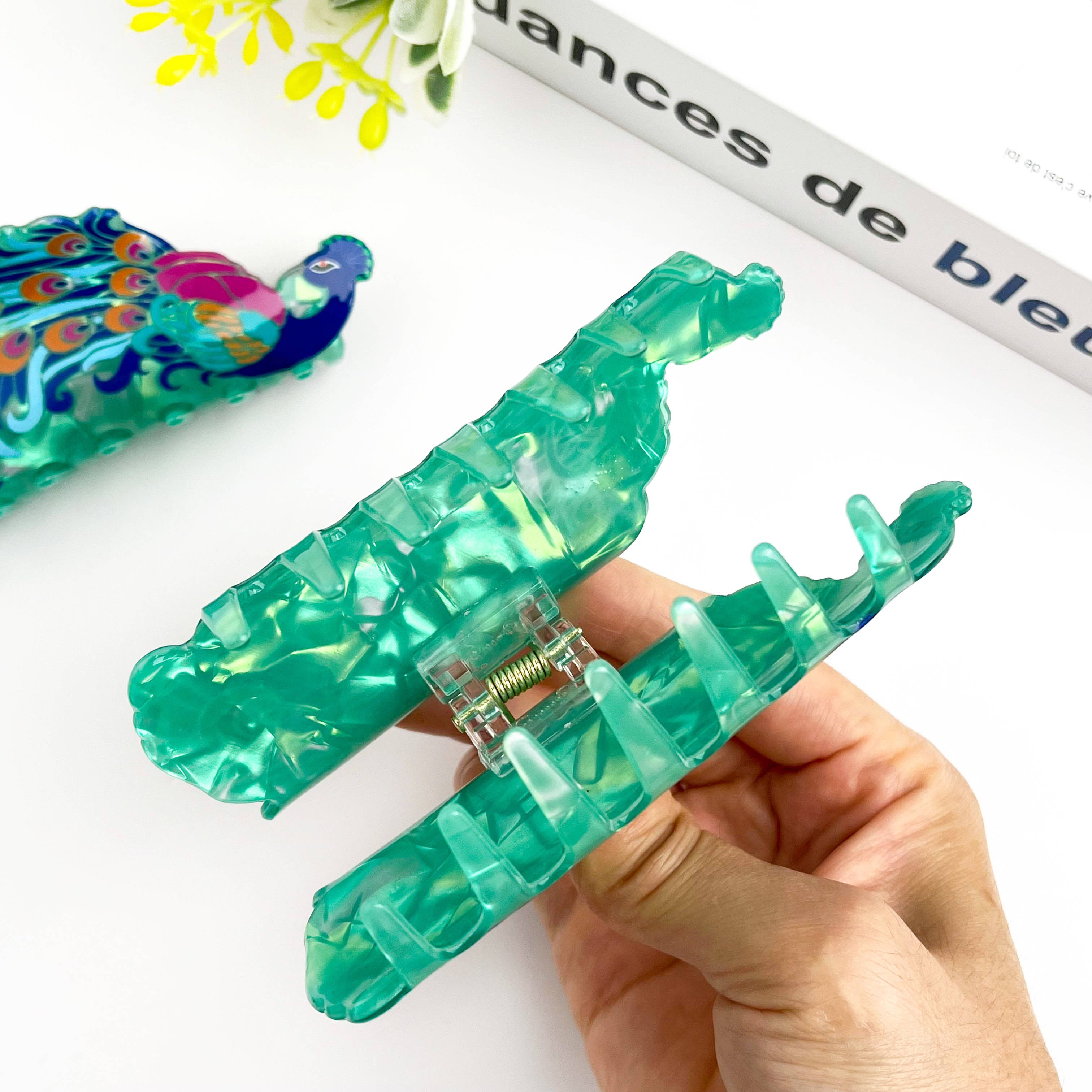 Creative Fashion Bat Alloy Hair Claw Clip –Edgy Animal Style: Green