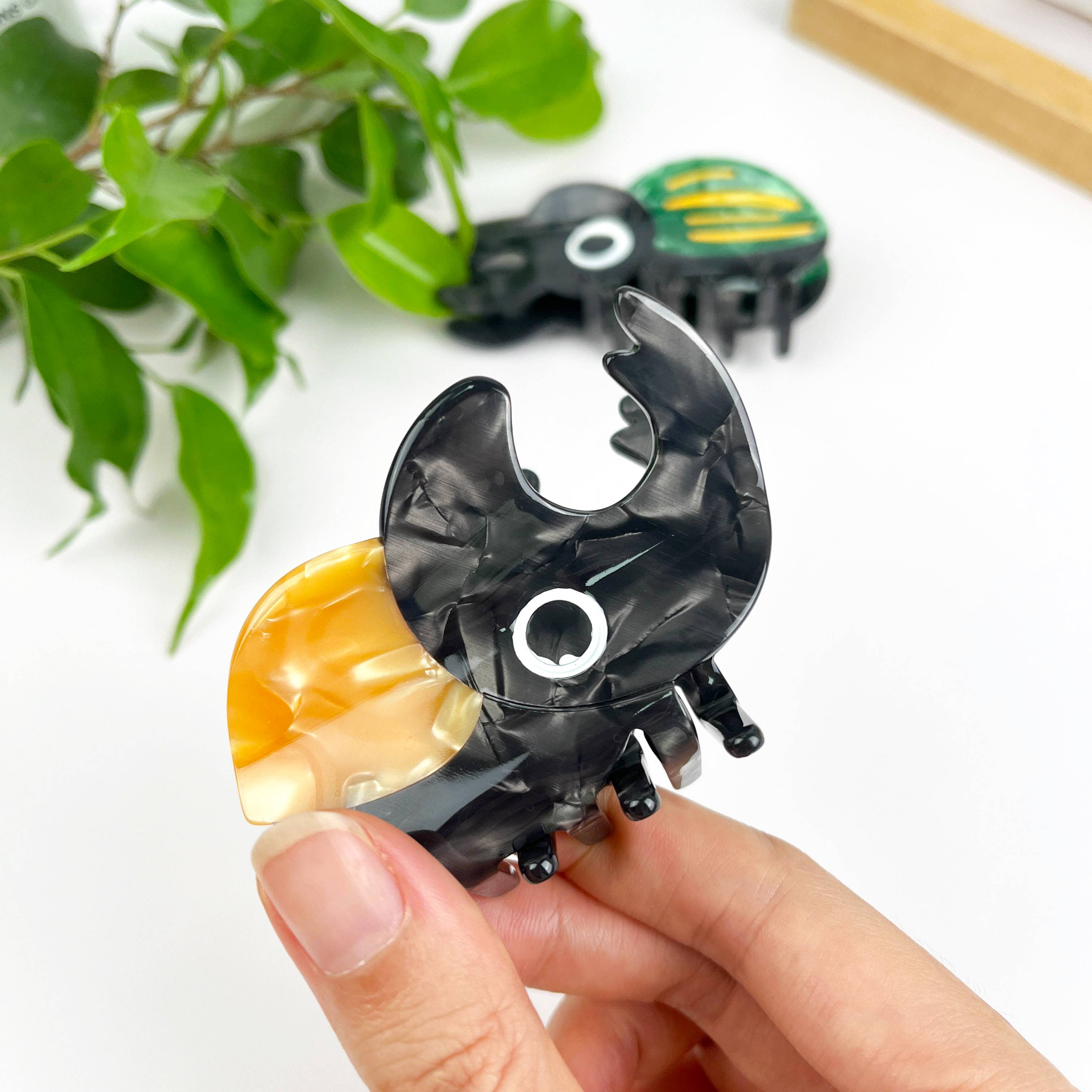 Giant stag beetle and Rhinoceros beetlehaire claw clip: Green