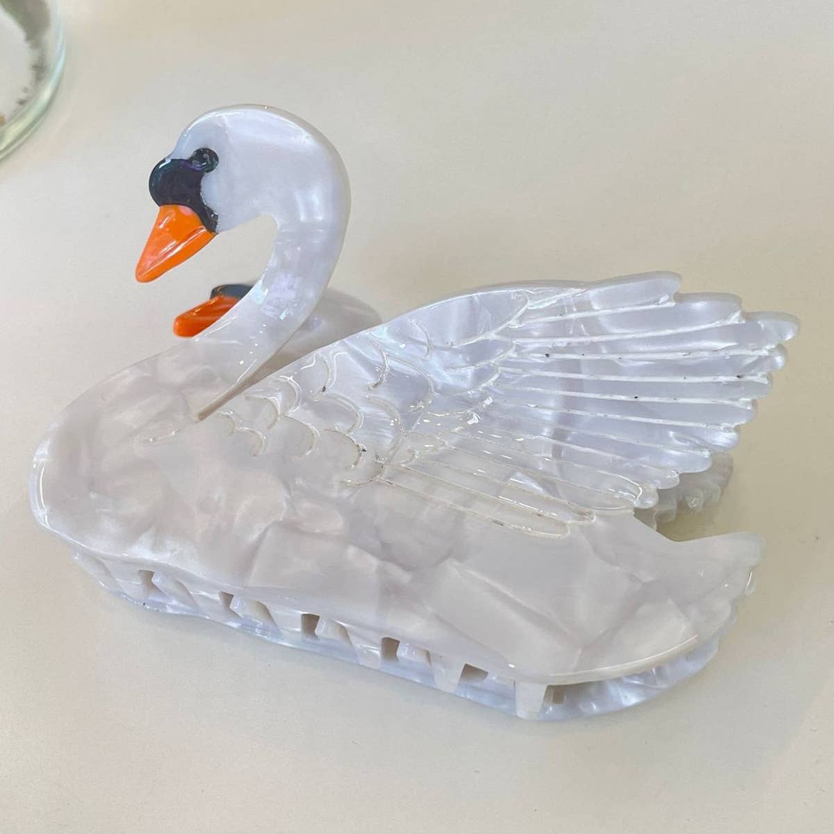 FASHIONABLE WHITE SWAN ACETIC ACID HAIR CLIP