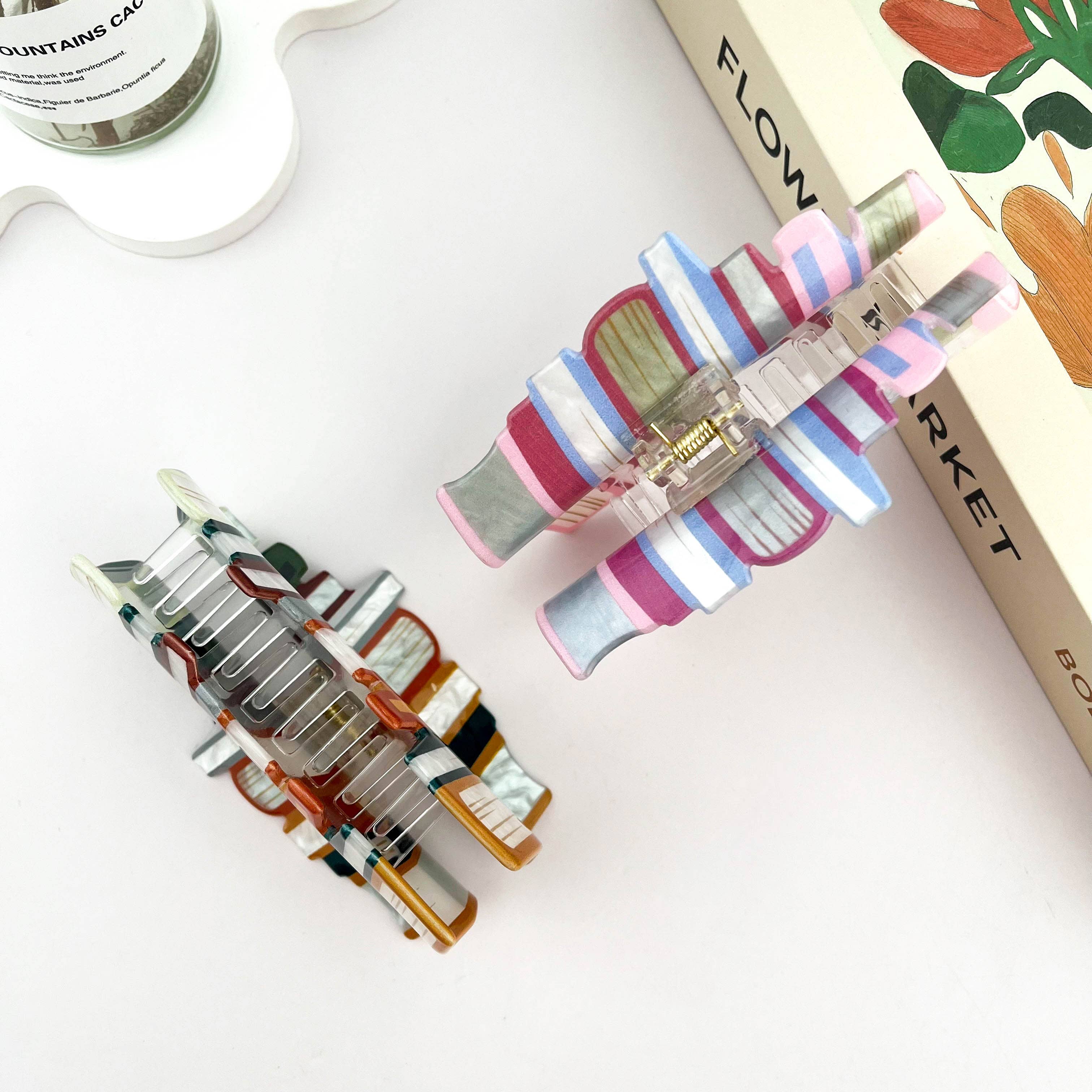 Oversize Lost in Ocean Books Hair Claw Clip: A