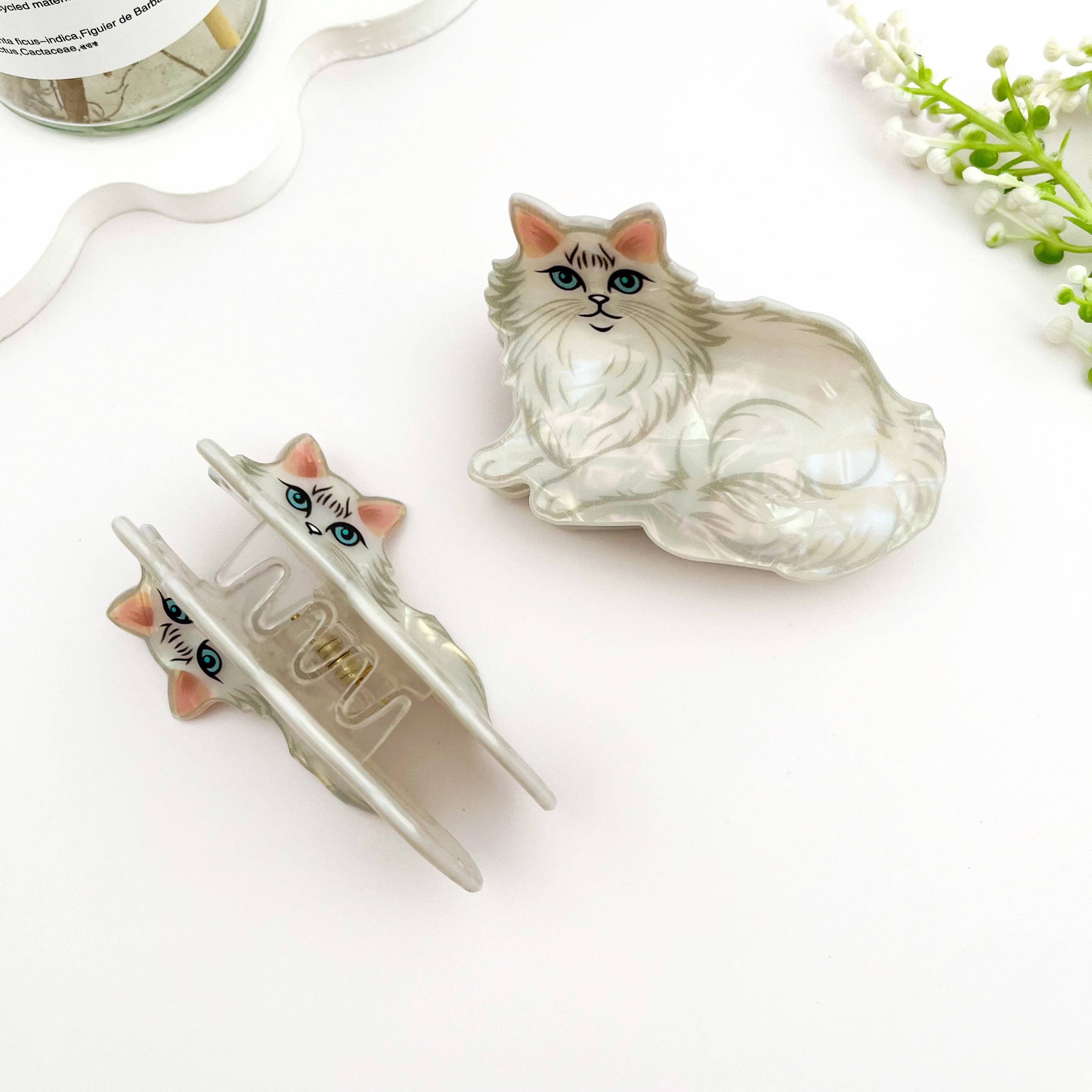🐱 Elegant Persian Cat Hair Claw – Feline Chic Clip 💫: White