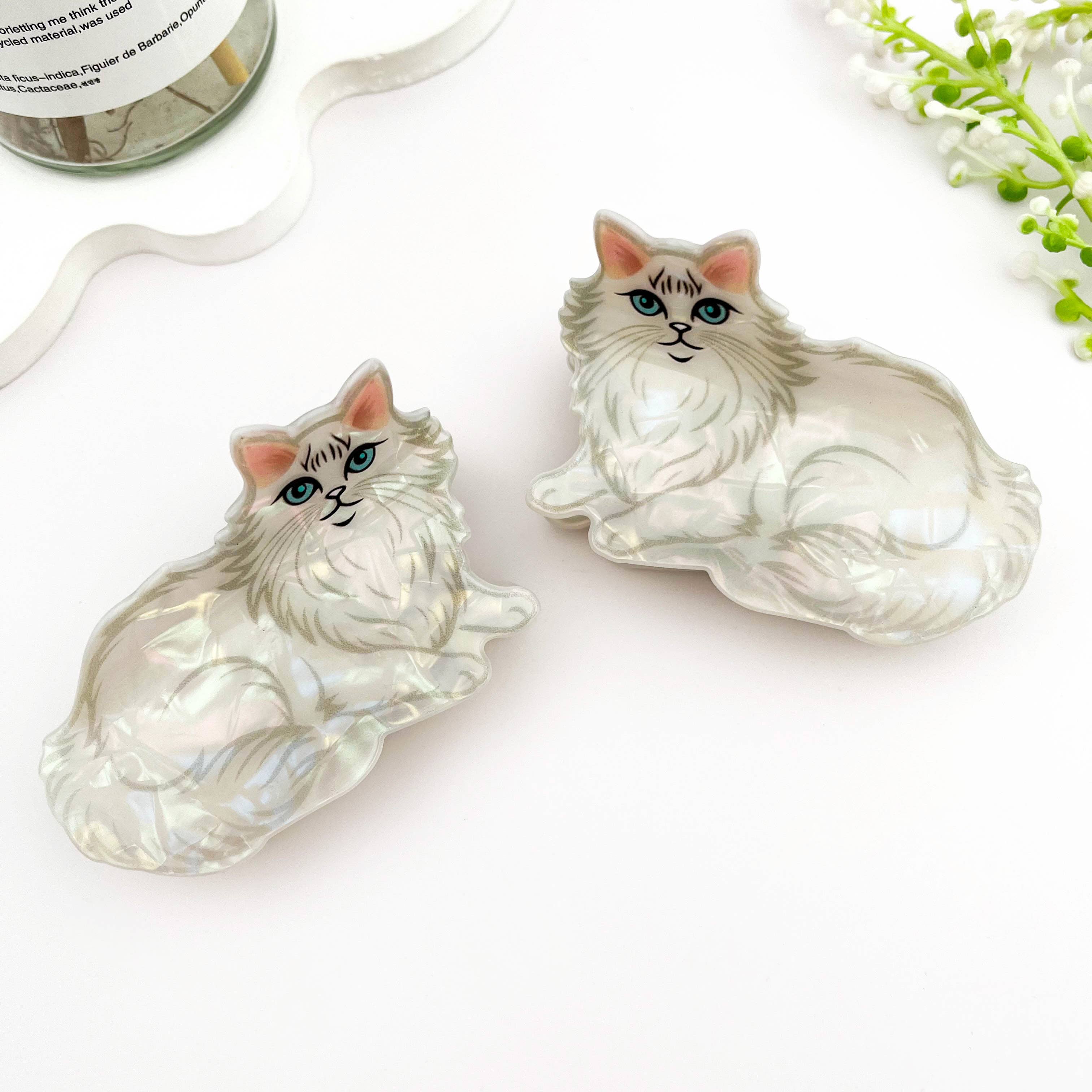 🐱 Elegant Persian Cat Hair Claw – Feline Chic Clip 💫: White