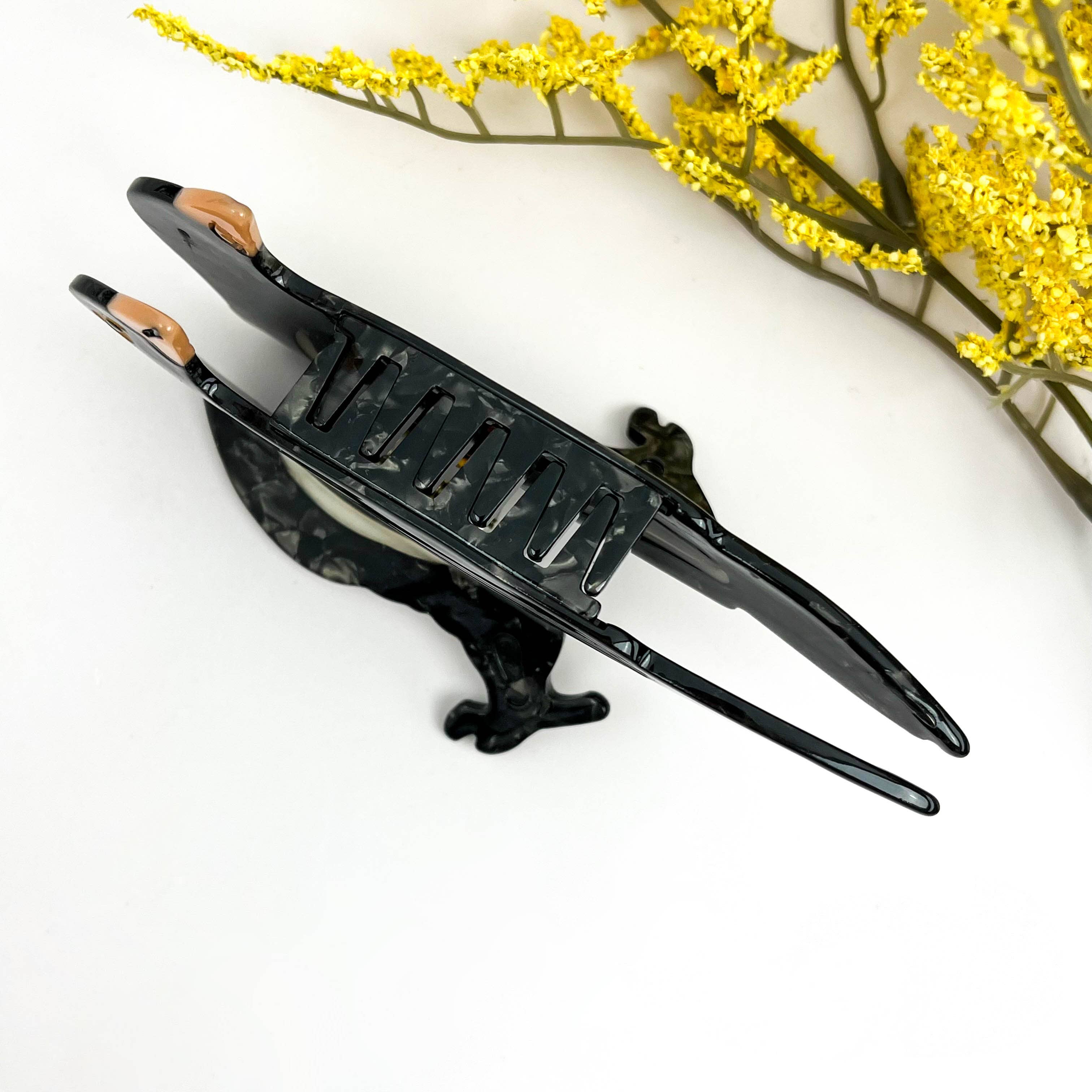 Moonlit Raven Acetate Hair Claw – Mysterious Gaze: Black