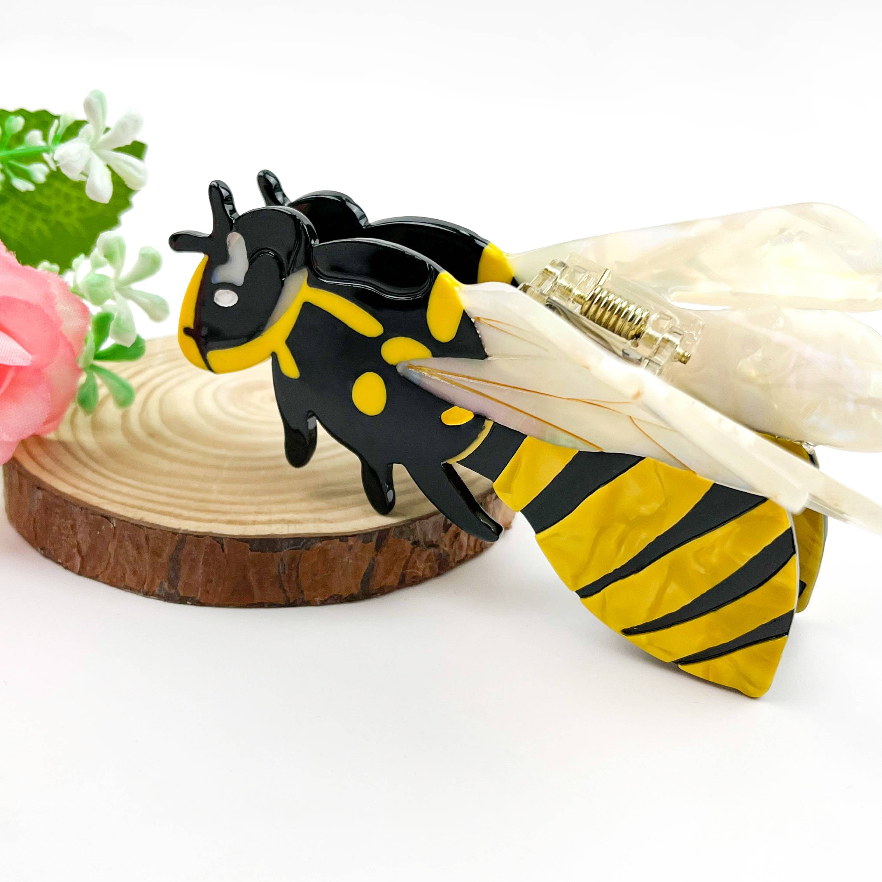 Hornet Claw Hair Clip