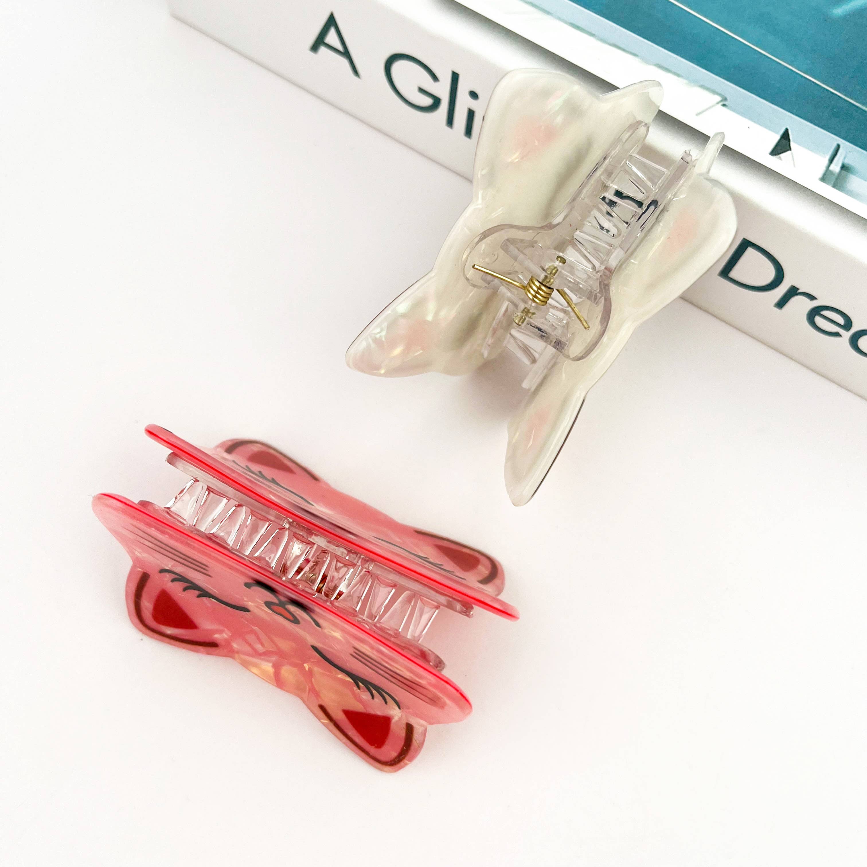 Smiling Cat Claw Clip: White