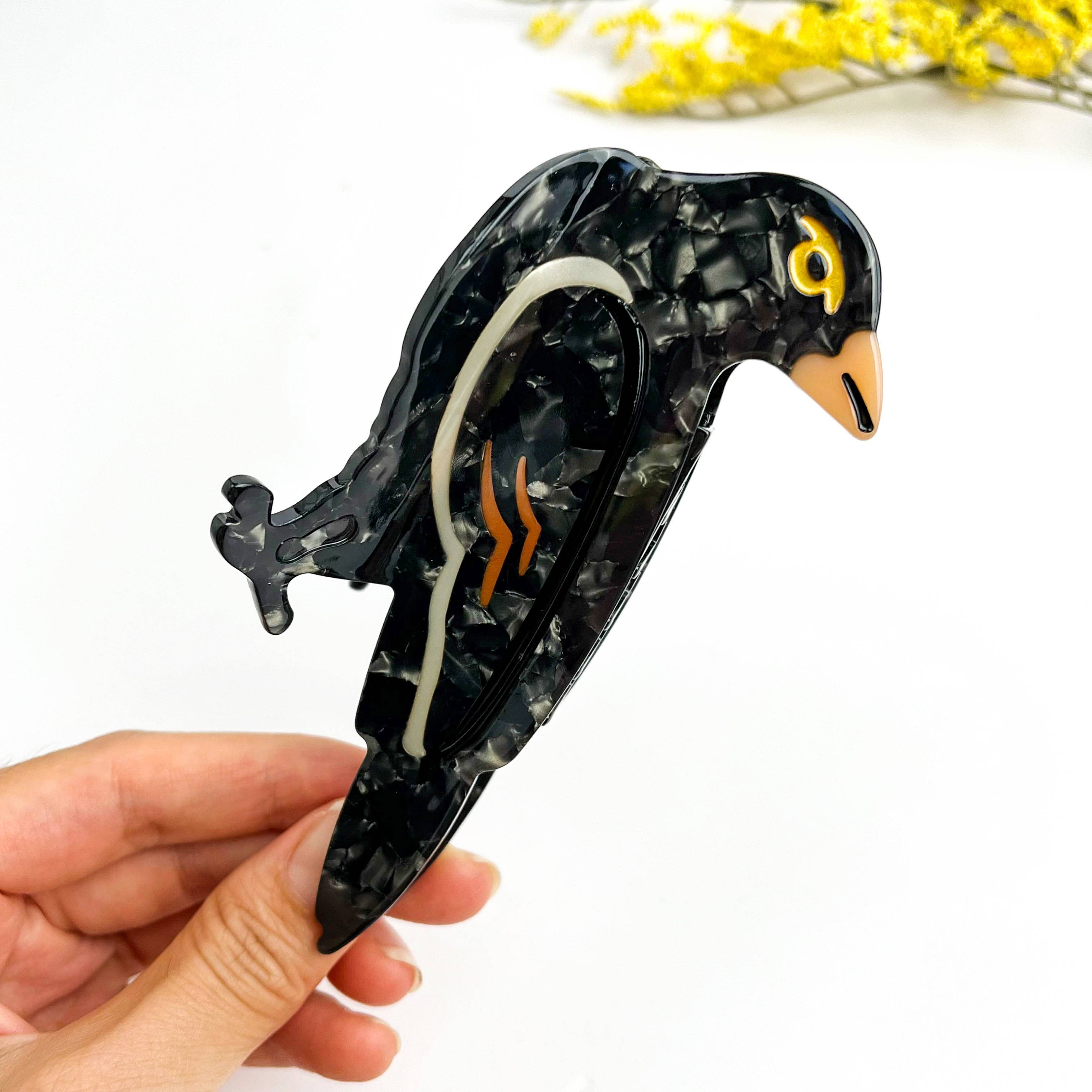 Moonlit Raven Acetate Hair Claw – Mysterious Gaze: Black