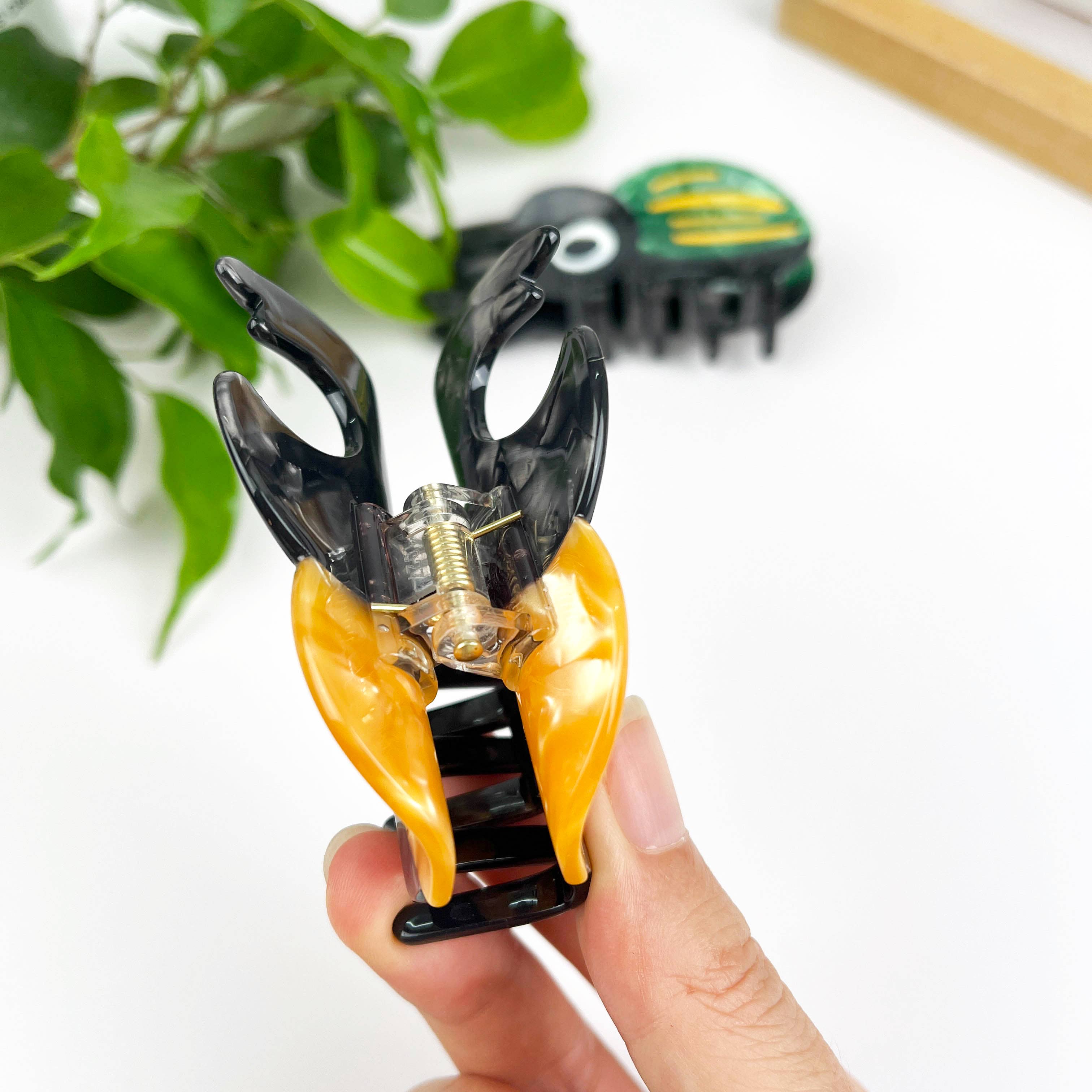 Giant stag beetle and Rhinoceros beetlehaire claw clip: Green