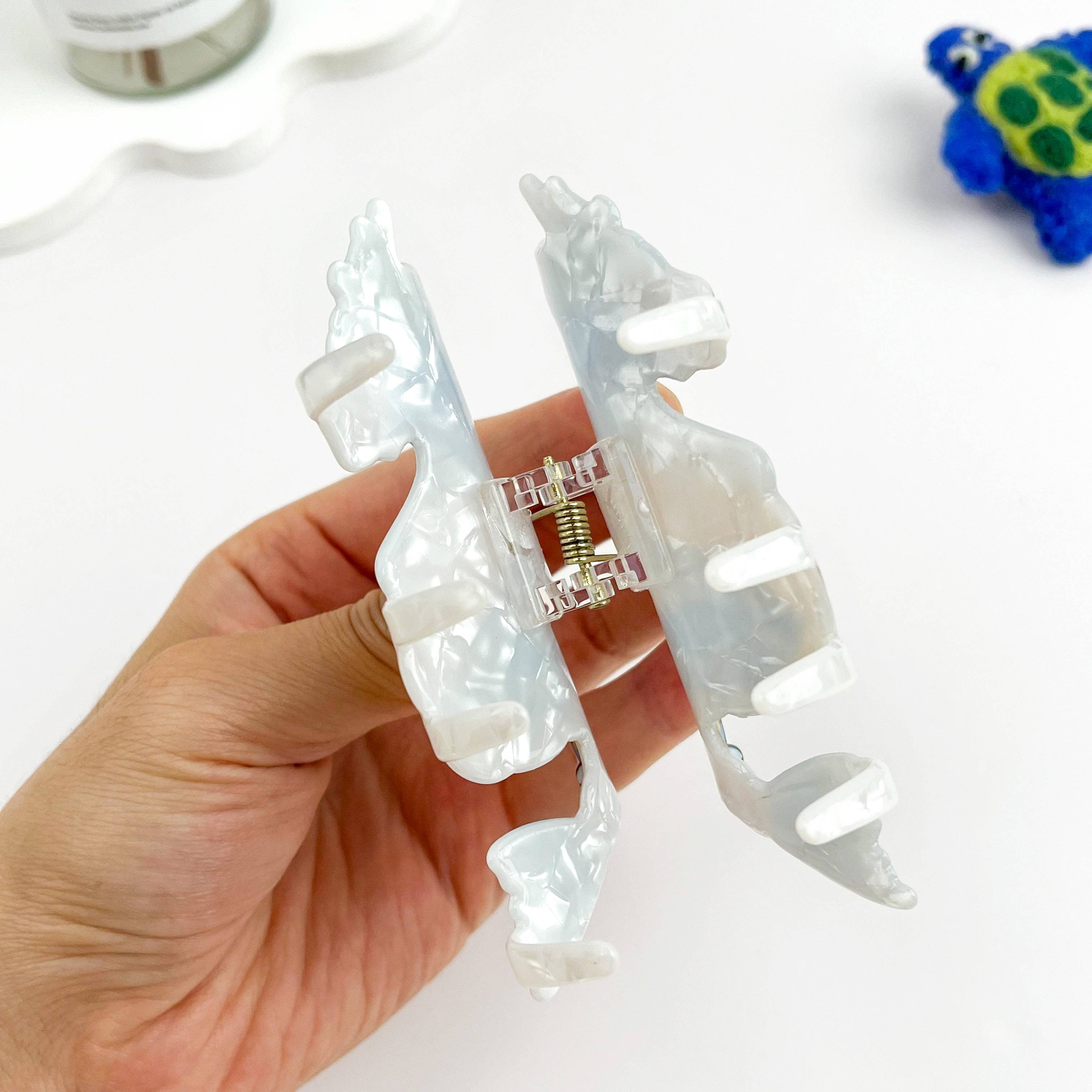 🤖 Mechanical Dragon Seahorse Acrylic Claw Clip – Futuristic: Blue