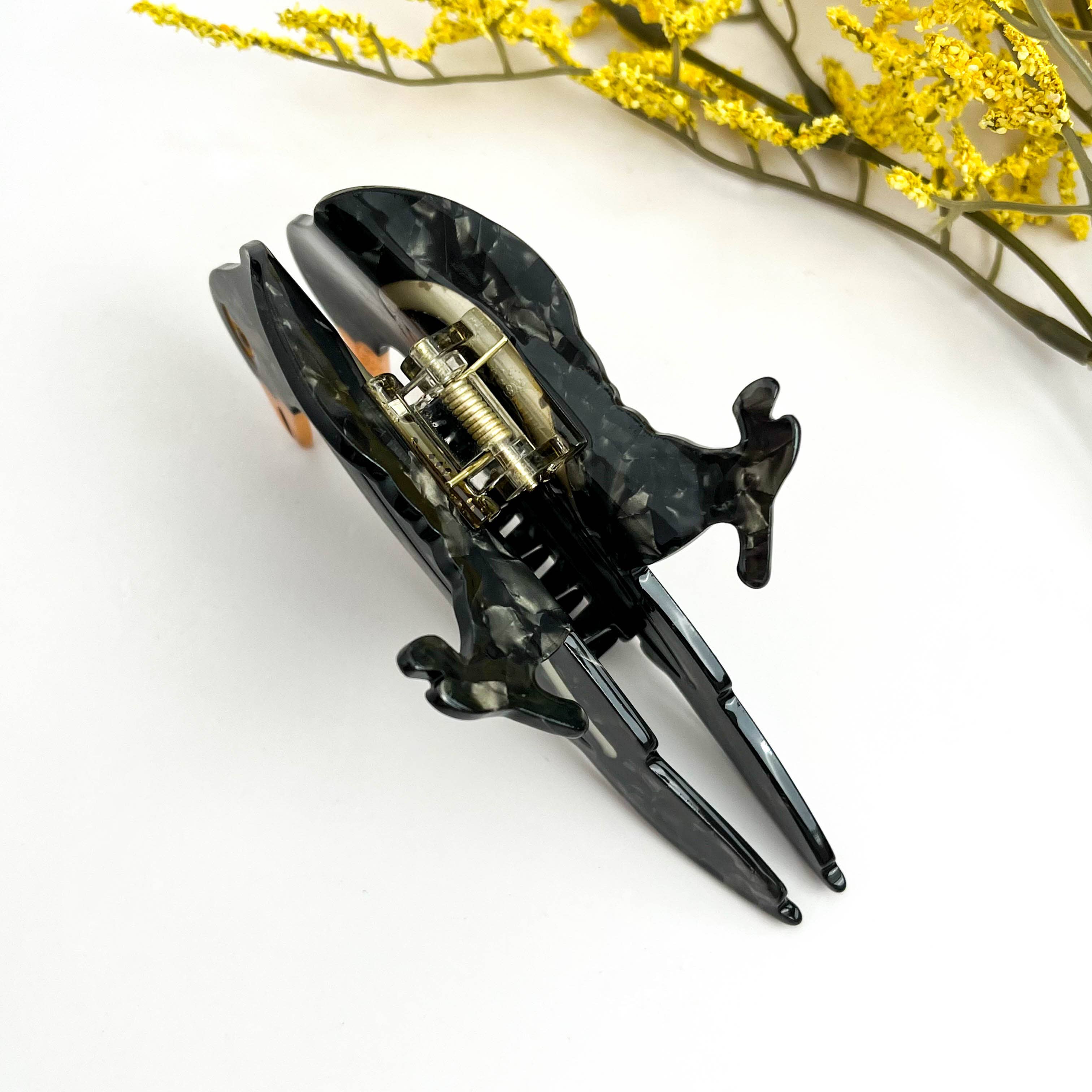 Moonlit Raven Acetate Hair Claw – Mysterious Gaze: Black