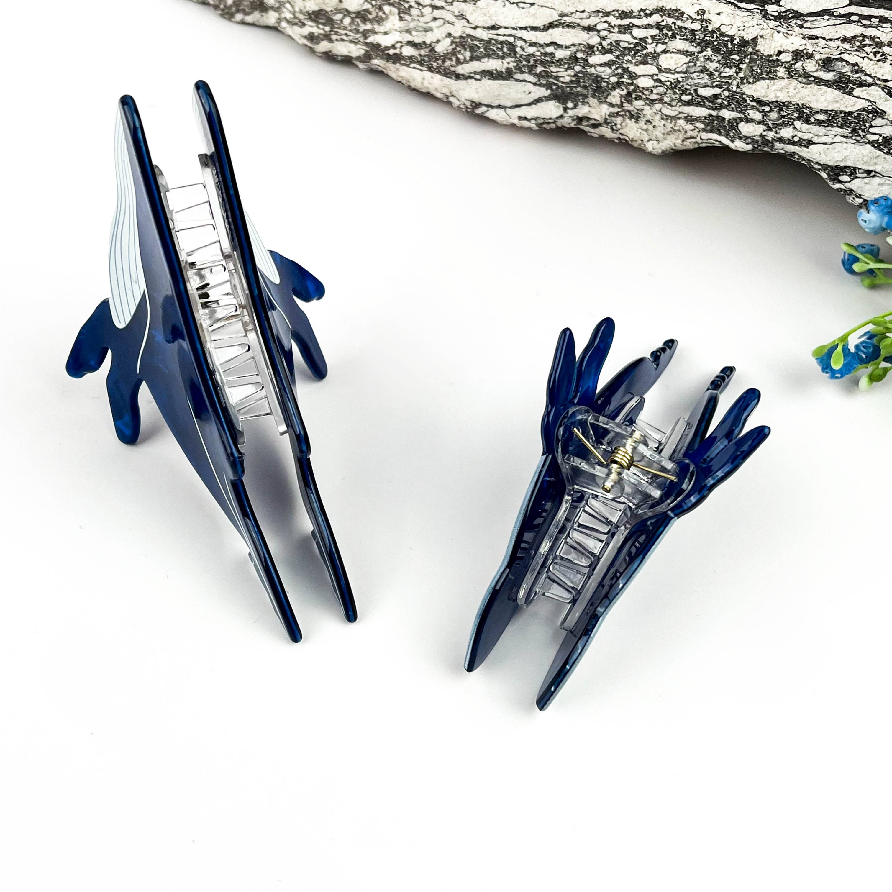 Blue Whale Ocean Animal Print Claw Clip – Playful & Stylish: Blue