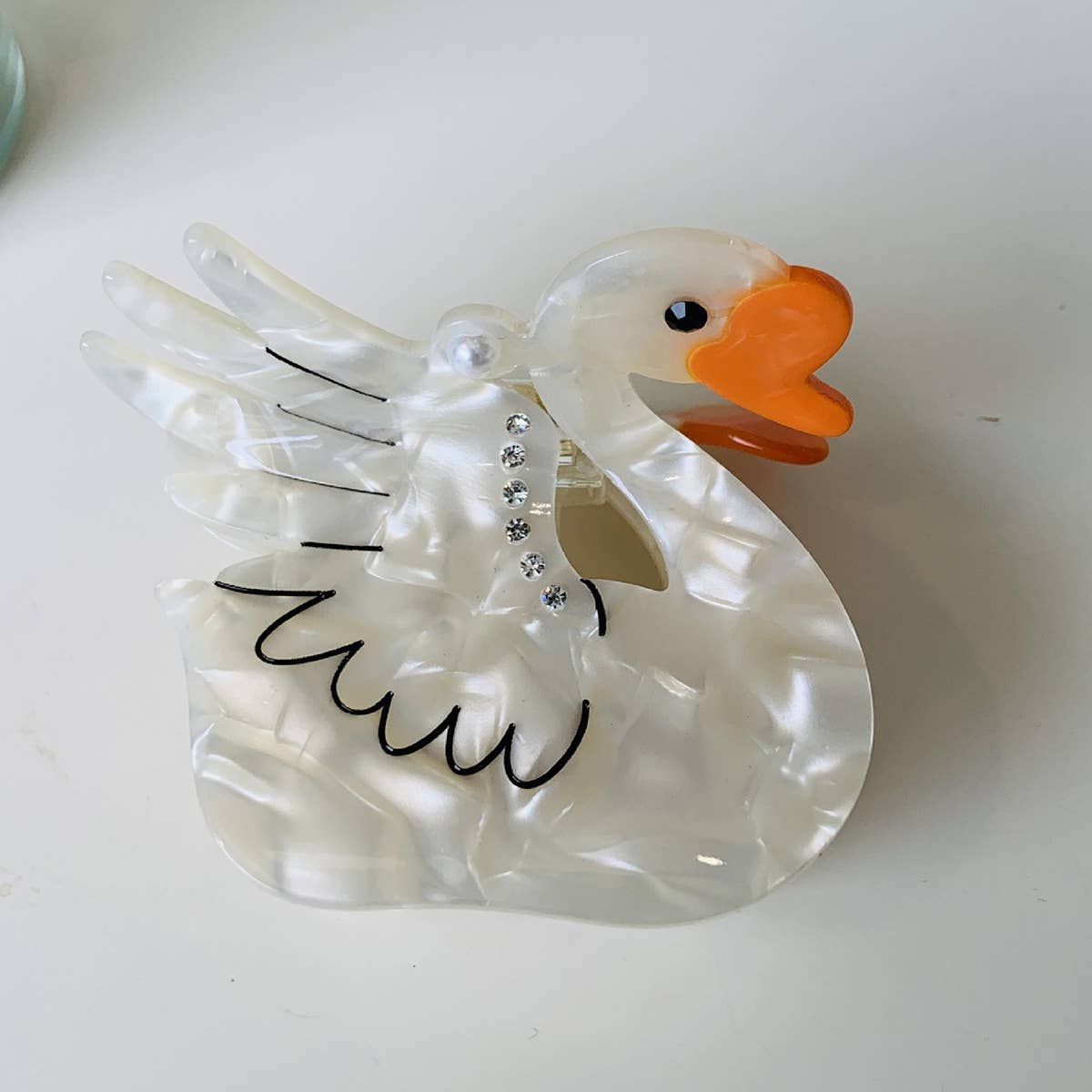 FASHIONABLE WHITE SWAN ACETIC ACID HAIR CLIP